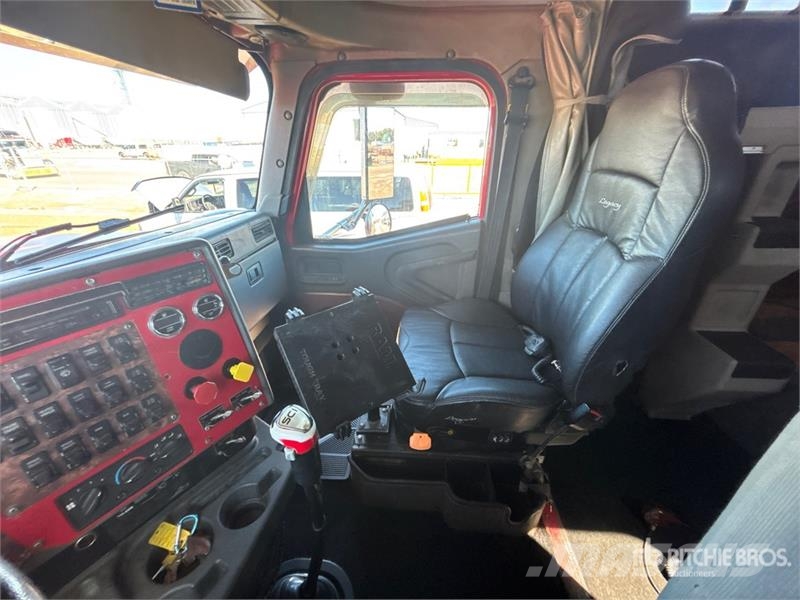 International 9900ix 6x4 T/A Sleeper Truck Tractor 牵引车