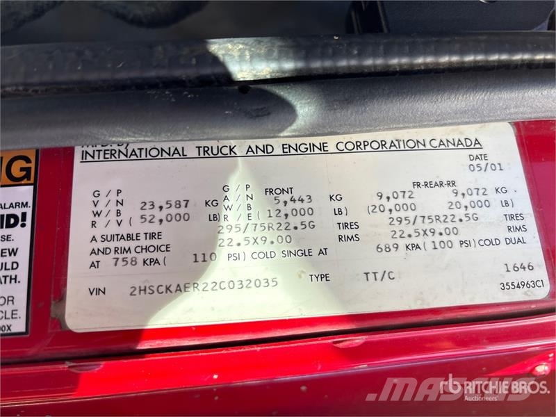 International 9900ix 6x4 T/A Sleeper Truck Tractor 牵引车