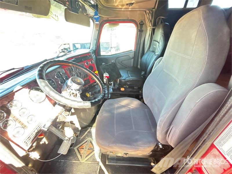 International 9900ix 6x4 T/A Sleeper Truck Tractor 牵引车