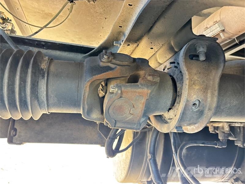 International 9900ix 6x4 T/A Sleeper Truck Tractor 牵引车