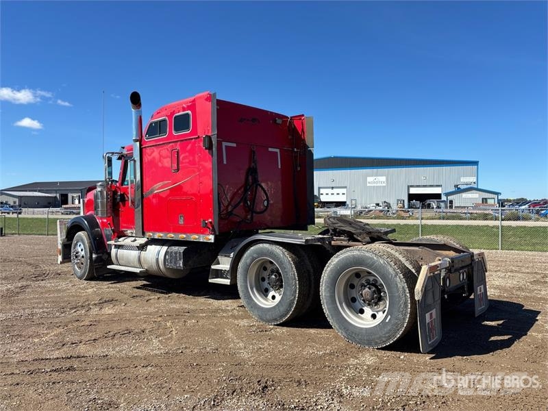 International 9900ix 6x4 T/A Sleeper Truck Tractor 牵引车