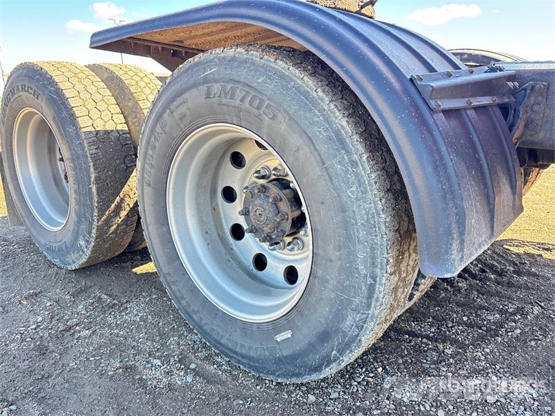 International 9900ix 6x4 T/A Sleeper Truck Tractor 牵引车
