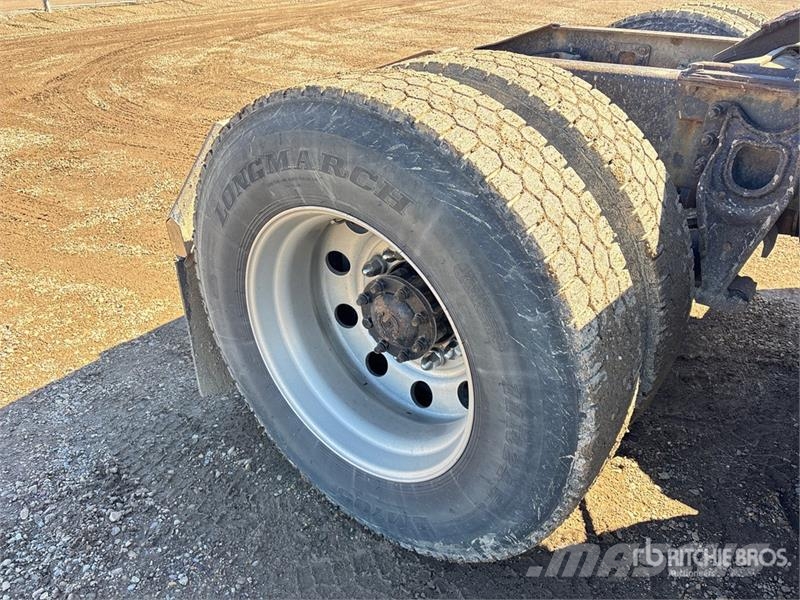 International 9900ix 6x4 T/A Sleeper Truck Tractor 牵引车