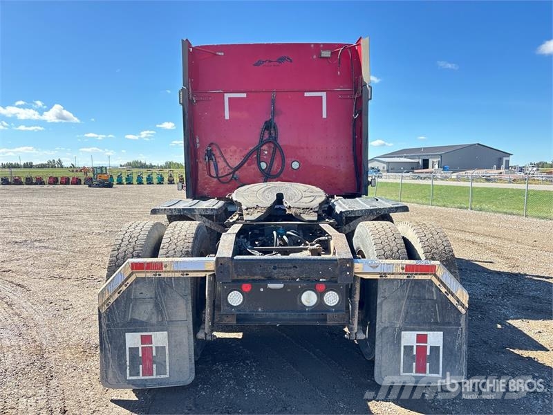 International 9900ix 6x4 T/A Sleeper Truck Tractor 牵引车
