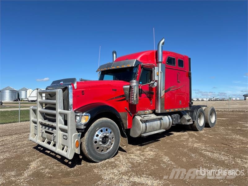 International 9900ix 6x4 T/A Sleeper Truck Tractor 牵引车