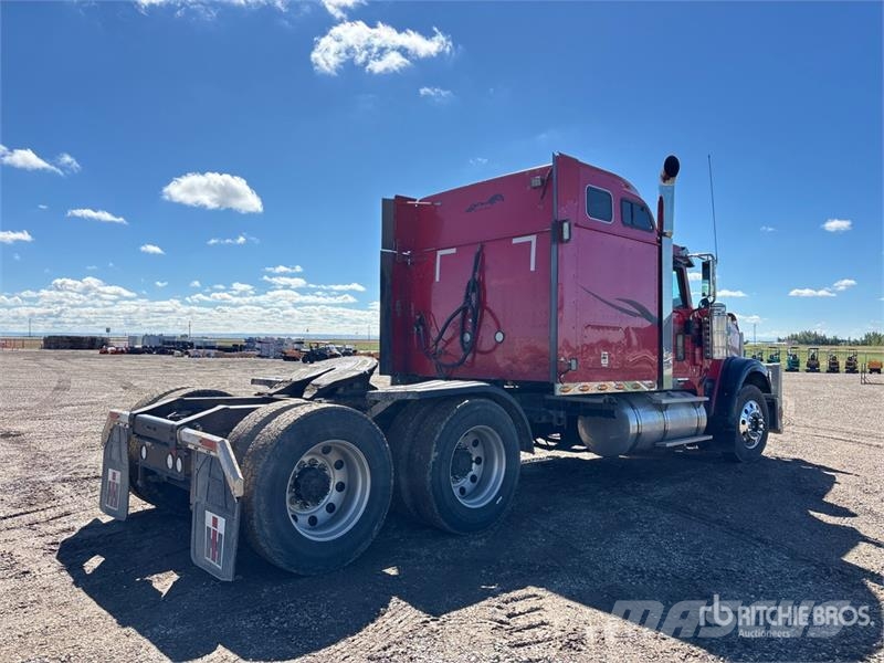 International 9900ix 6x4 T/A Sleeper Truck Tractor 牵引车