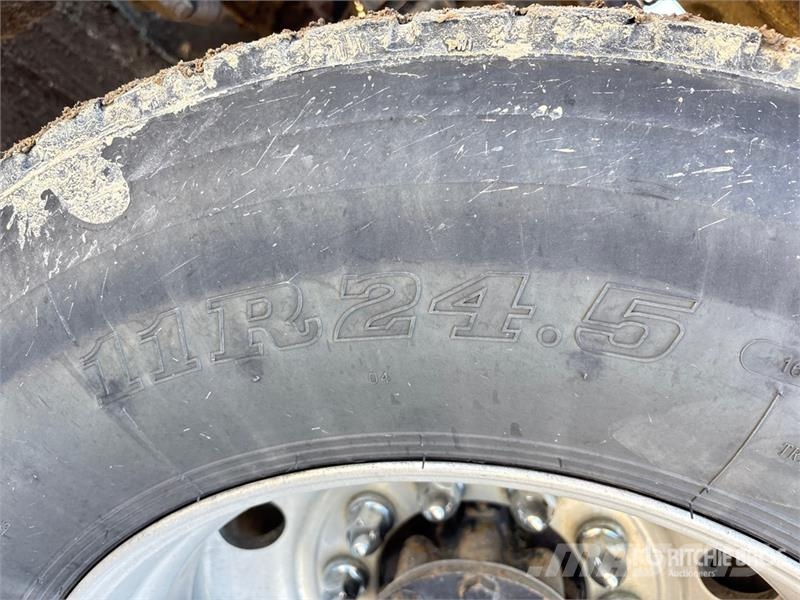 International 9900ix 6x4 T/A Sleeper Truck Tractor 牵引车