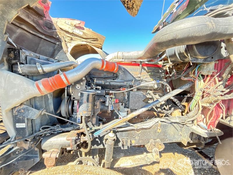International 9900ix 6x4 T/A Sleeper Truck Tractor 牵引车