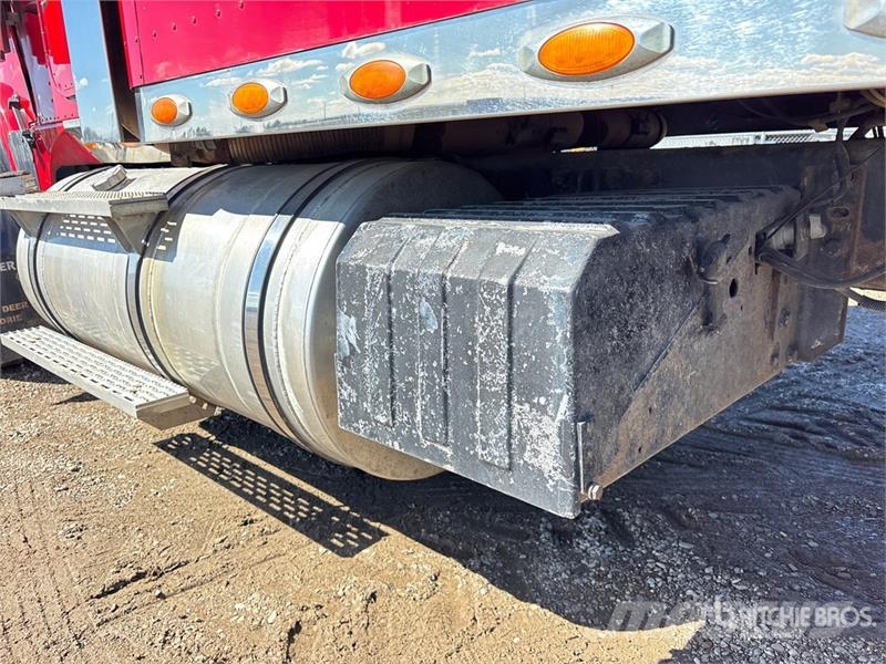 International 9900ix 6x4 T/A Sleeper Truck Tractor 牵引车