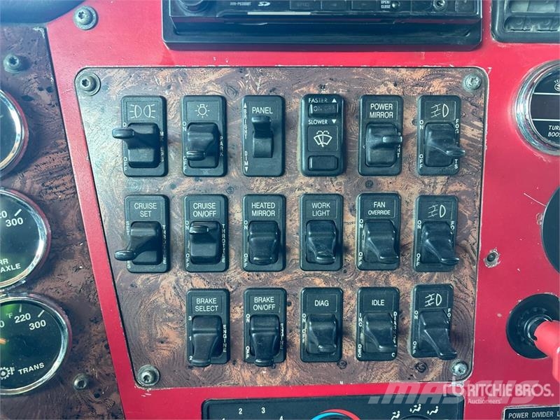 International 9900ix 6x4 T/A Sleeper Truck Tractor 牵引车