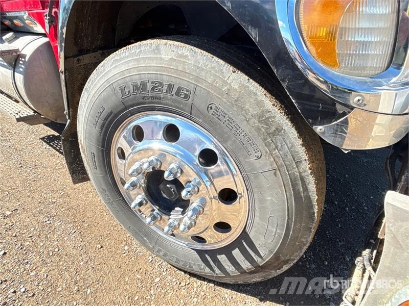International 9900ix 6x4 T/A Sleeper Truck Tractor 牵引车