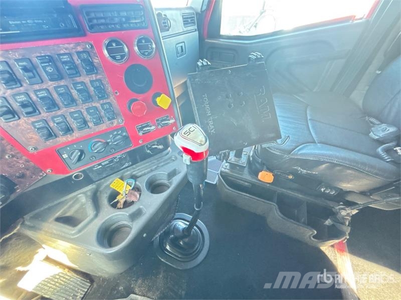 International 9900ix 6x4 T/A Sleeper Truck Tractor 牵引车