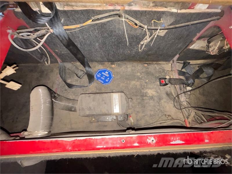 International 9900ix 6x4 T/A Sleeper Truck Tractor 牵引车