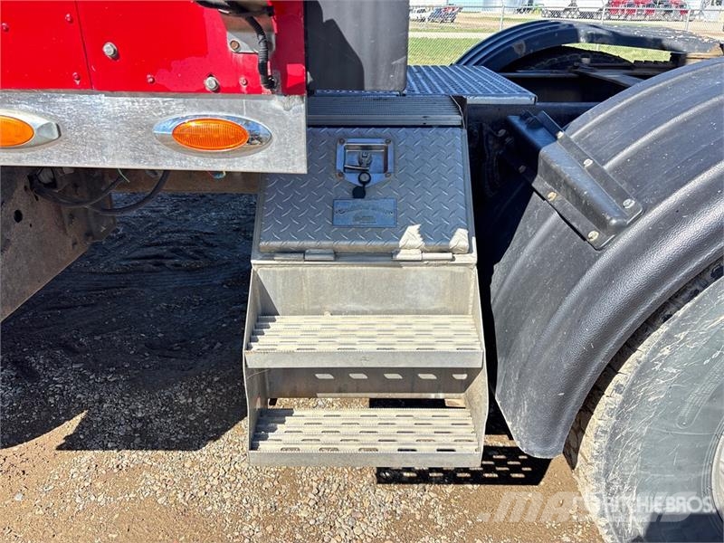 International 9900ix 6x4 T/A Sleeper Truck Tractor 牵引车