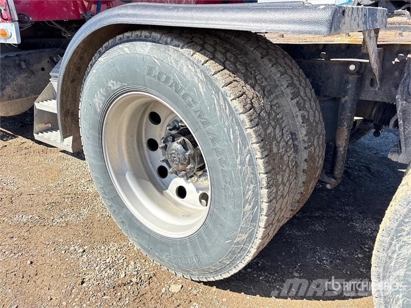 International 9900ix 6x4 T/A Sleeper Truck Tractor 牵引车