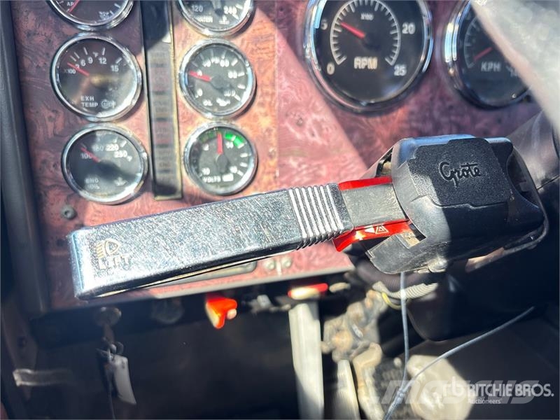 International 9900ix 6x4 T/A Sleeper Truck Tractor 牵引车