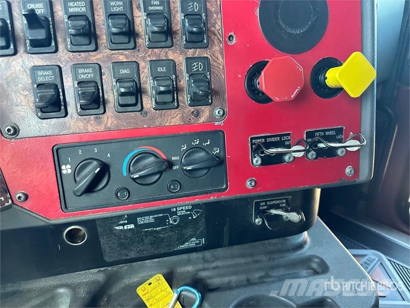 International 9900ix 6x4 T/A Sleeper Truck Tractor 牵引车