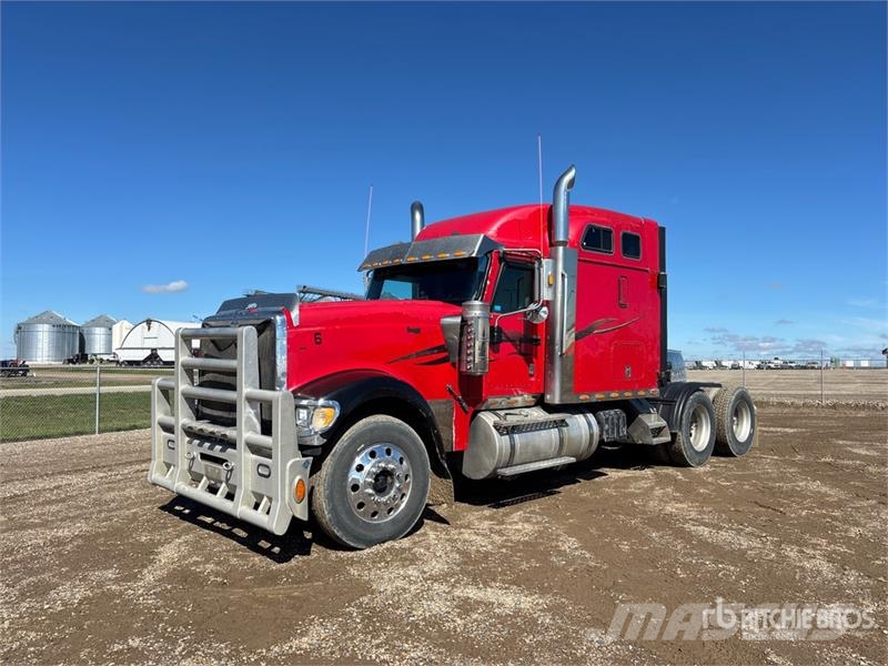 International 9900ix 6x4 T/A Sleeper Truck Tractor 牵引车