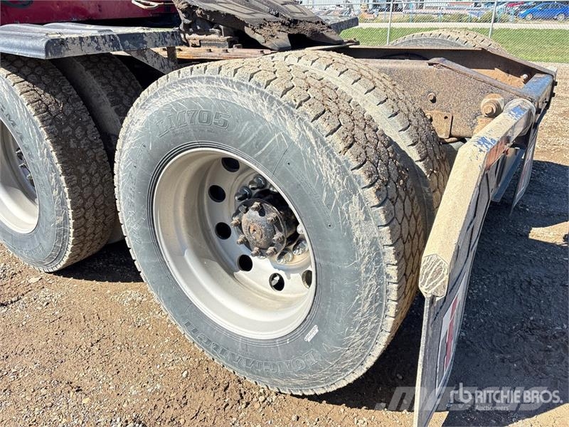 International 9900ix 6x4 T/A Sleeper Truck Tractor 牵引车