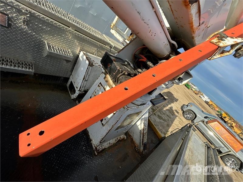 International A0445 45 ft on International 4400 4x2 Cable Placer Auto košare