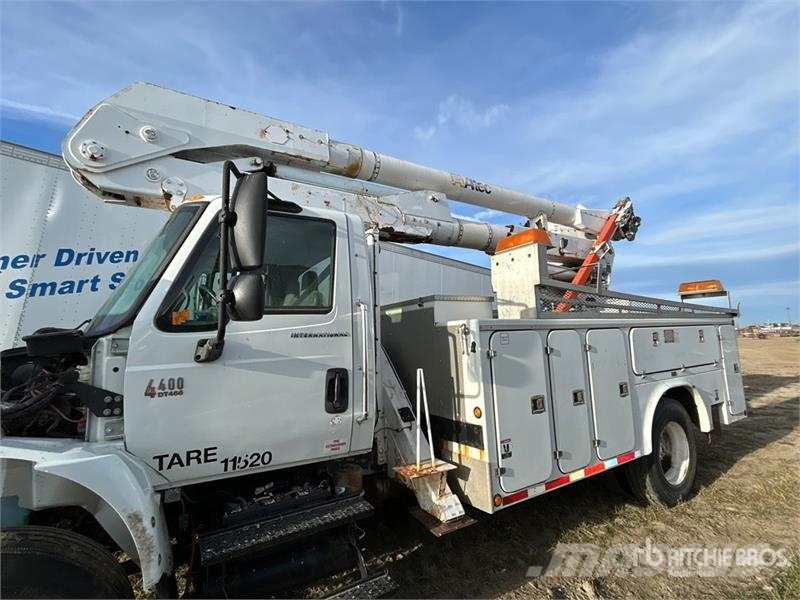 International A0445 45 ft on International 4400 4x2 Cable Placer Auto košare