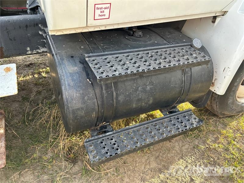 International A0445 45 ft on International 4400 4x2 Cable Placer Auto košare