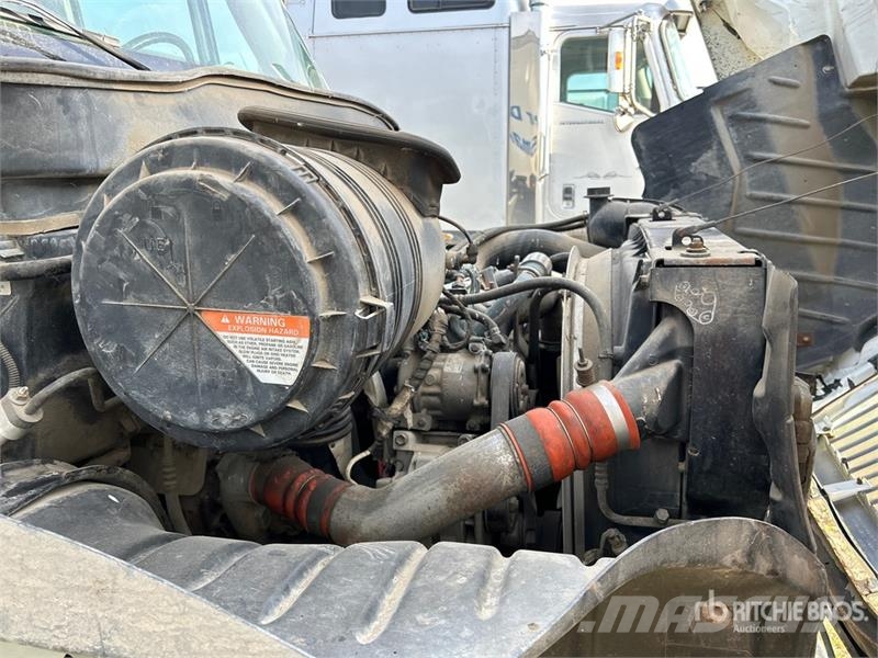 International A0445 45 ft on International 4400 4x2 Cable Placer Auto košare