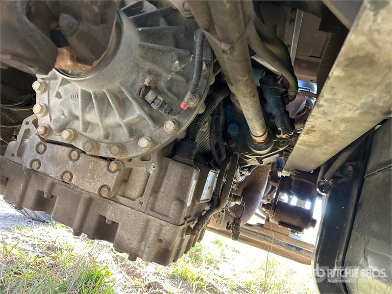 International A0445 45 ft on International 4400 4x2 Cable Placer Auto košare