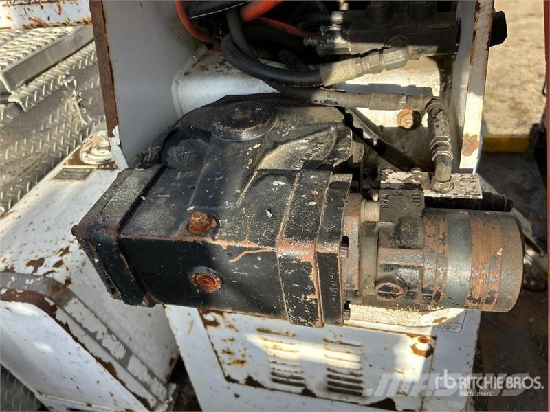 International A0445 45 ft on International 4400 4x2 Cable Placer Auto košare