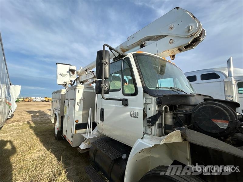 International A0445 45 ft on International 4400 4x2 Cable Placer Auto košare
