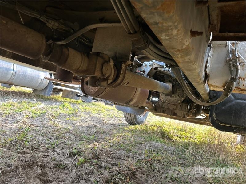 International A0445 45 ft on International 4400 4x2 Cable Placer Auto košare