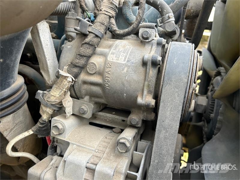 International A0445 45 ft on International 4400 4x2 Cable Placer Auto košare