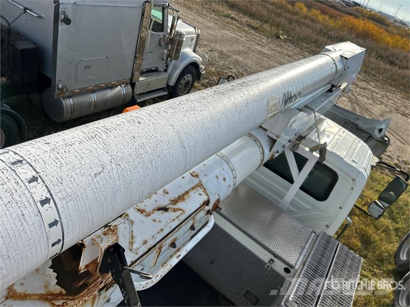 International A0445 45 ft on International 4400 4x2 Cable Placer Auto košare