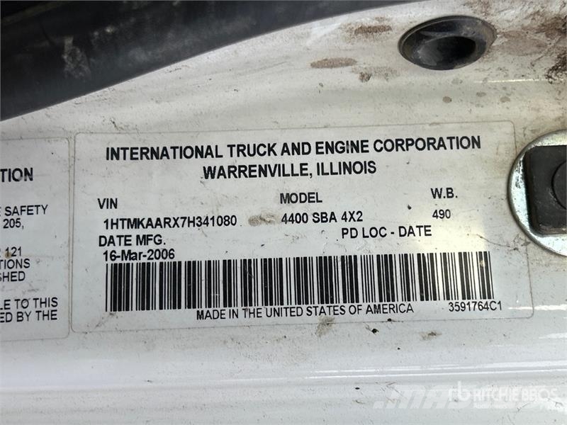 International A0445 45 ft on International 4400 4x2 Cable Placer Auto košare