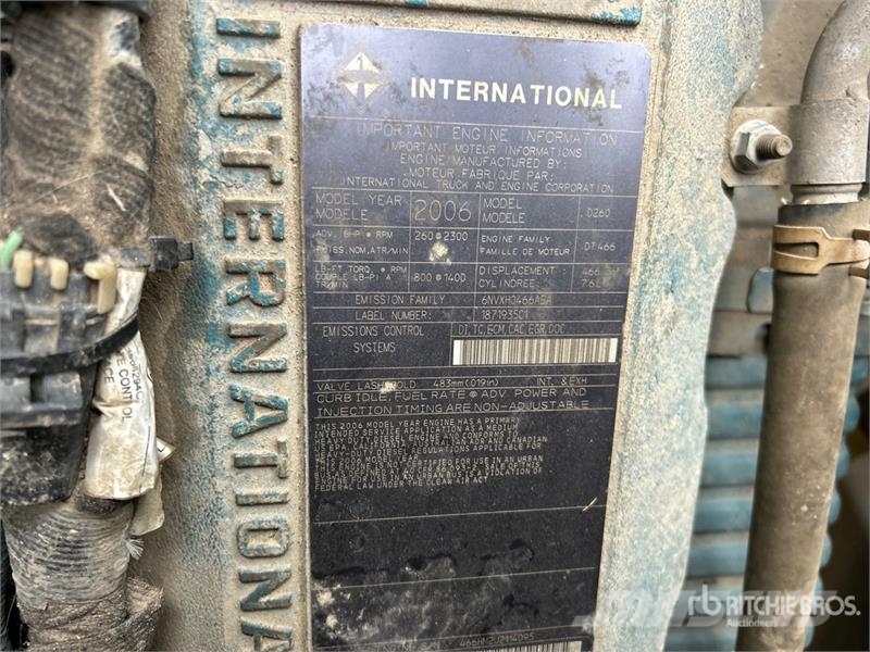 International A0445 45 ft on International 4400 4x2 Cable Placer Auto košare