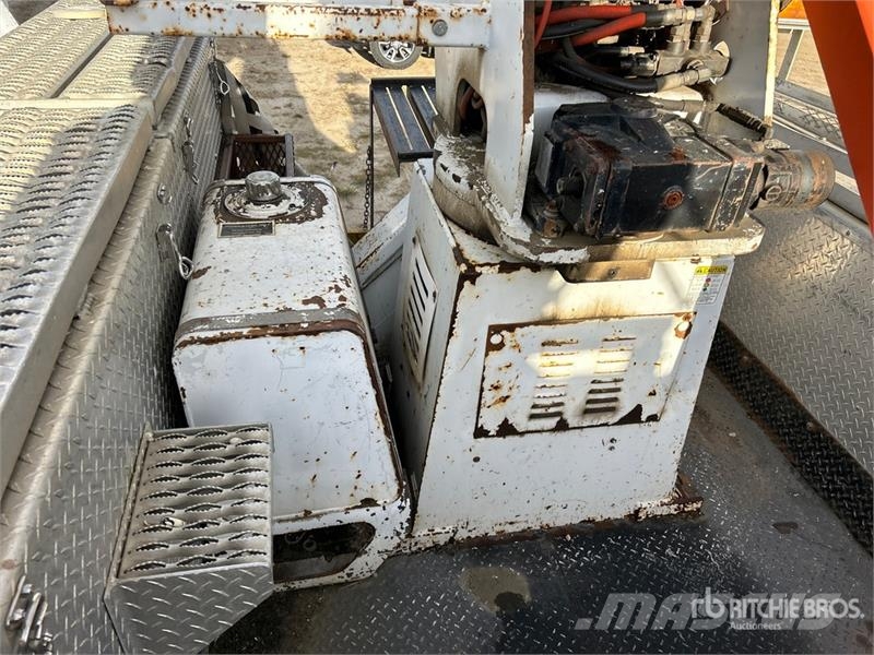 International A0445 45 ft on International 4400 4x2 Cable Placer Auto košare