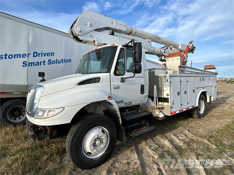 International A0445 45 ft on International 4400 4x2 Cable Placer Auto košare