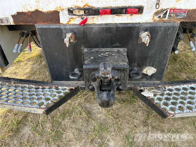International A0445 45 ft on International 4400 4x2 Cable Placer Auto košare