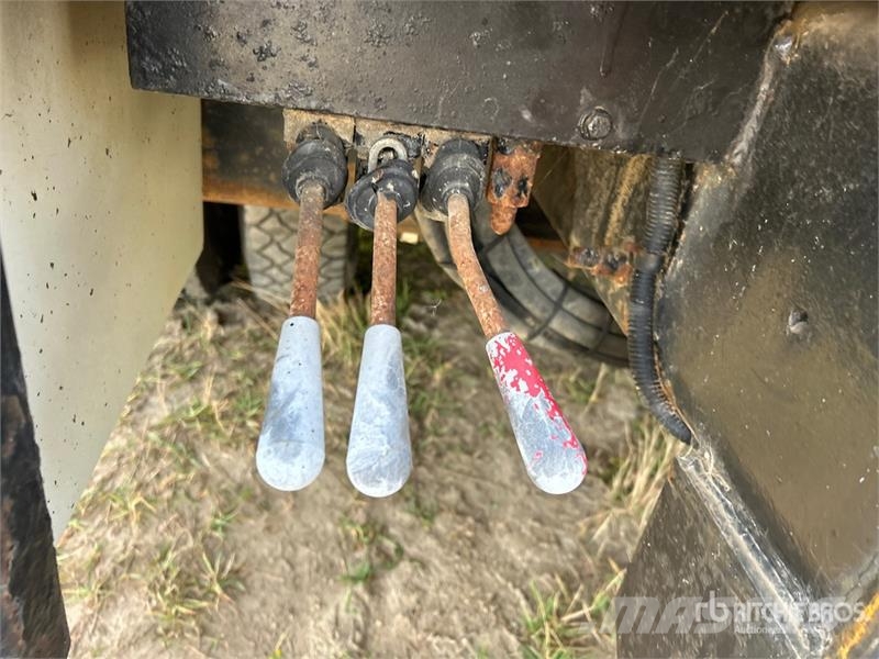 International A0445 45 ft on International 4400 4x2 Cable Placer Auto košare