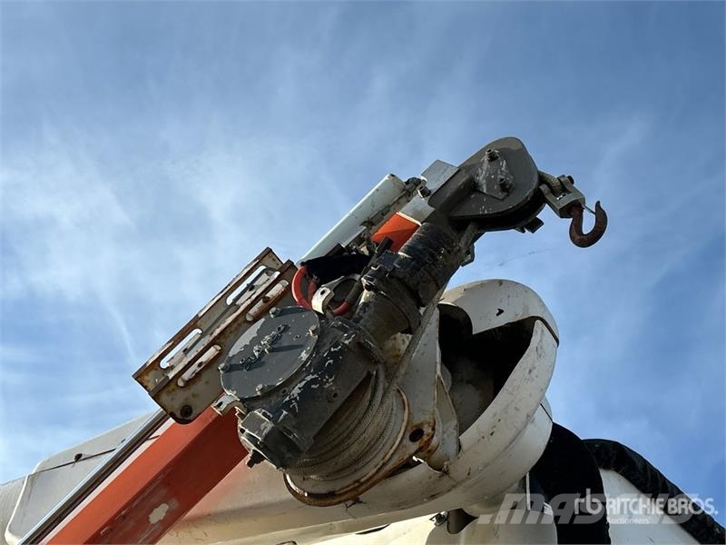 International A0445 45 ft on International 4400 4x2 Cable Placer Auto košare