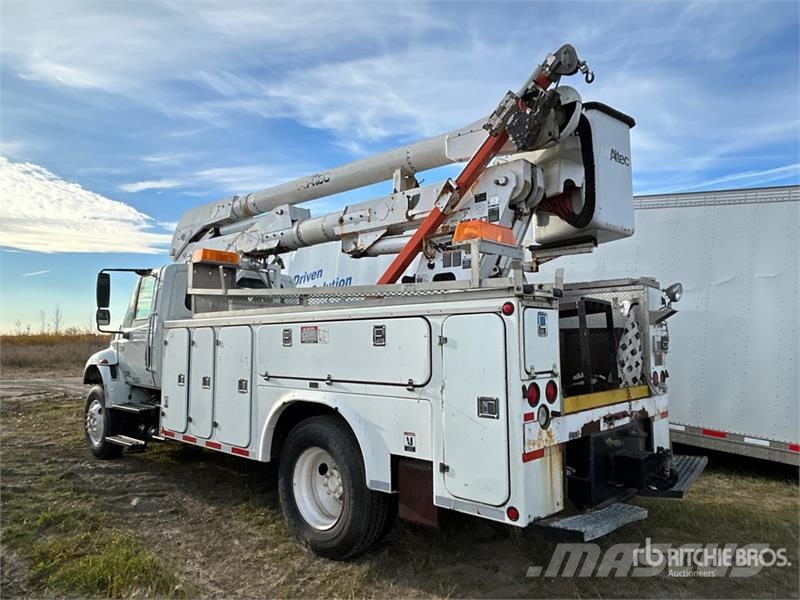 International A0445 45 ft on International 4400 4x2 Cable Placer Auto košare