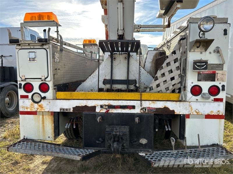 International A0445 45 ft on International 4400 4x2 Cable Placer Auto košare