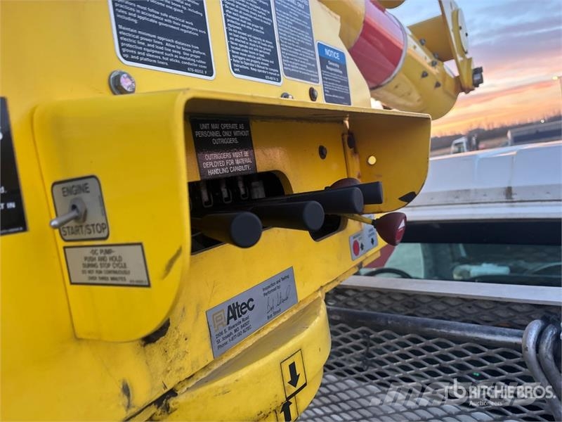 International Altec TA41M 40 ft on International 7400 4x2 Bucke Truck & Van mounted aerial platforms