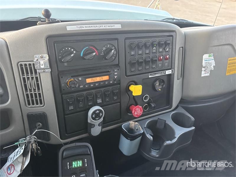 International Altec TA41M 40 ft on International 7400 4x2 Bucke Truck & Van mounted aerial platforms