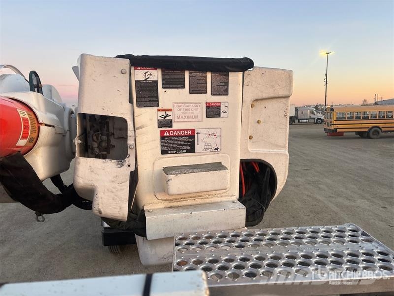International Altec TA41M 40 ft on International 7400 4x2 Bucke Truck & Van mounted aerial platforms