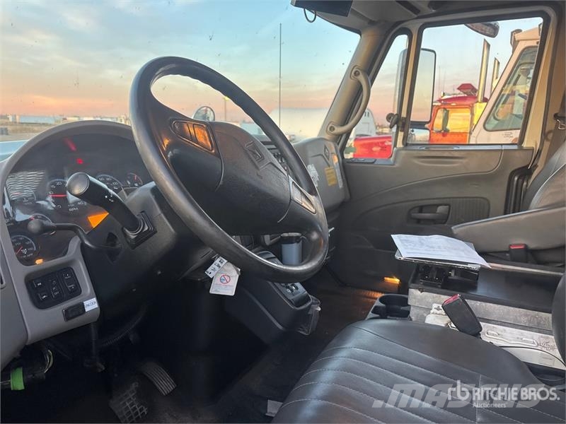 International Altec TA41M 40 ft on International 7400 4x2 Bucke Truck & Van mounted aerial platforms