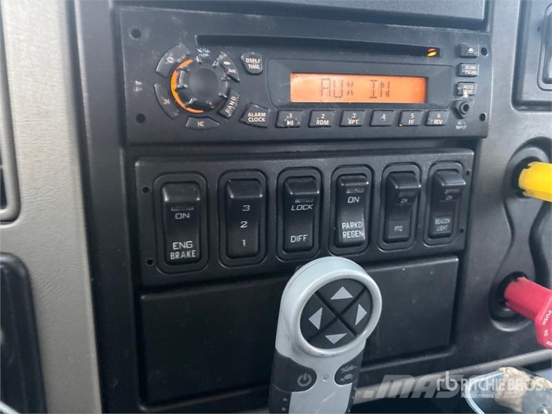 International Altec TA41M 40 ft on International 7400 4x2 Bucke Truck & Van mounted aerial platforms