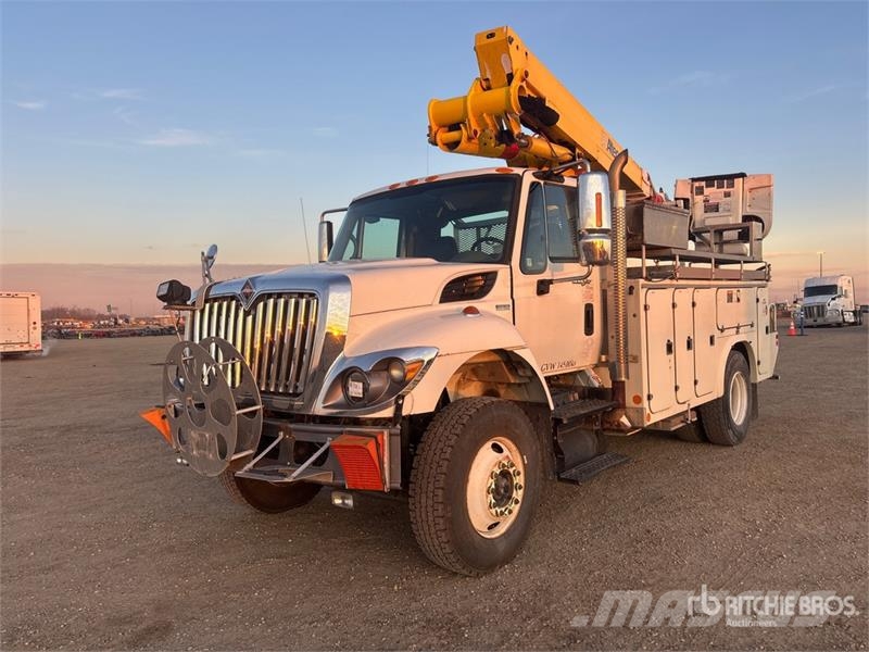International Altec TA41M 40 ft on International 7400 4x2 Bucke Truck & Van mounted aerial platforms