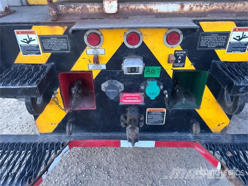 International Altec TA41M 40 ft on International 7400 4x2 Bucke Truck & Van mounted aerial platforms