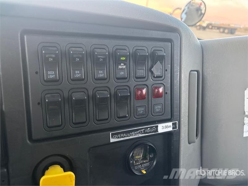 International Altec TA41M 40 ft on International 7400 4x2 Bucke Truck & Van mounted aerial platforms